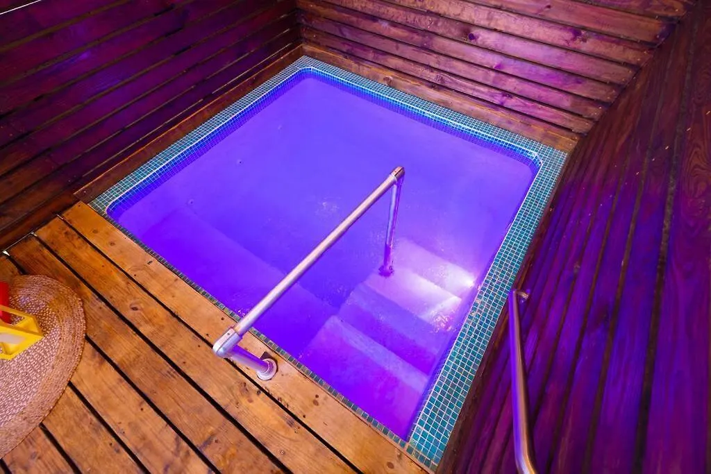 Catania 2 Suite W/Private Pool,W/Heater , Wifi. Aguadilla Apartment
