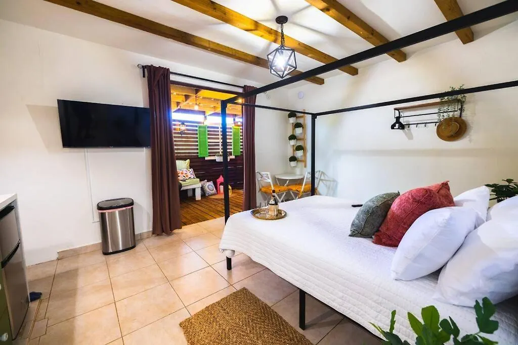 Catania 2 Suite W/Private Pool,W/Heater , Wifi. Aguadilla Apartment